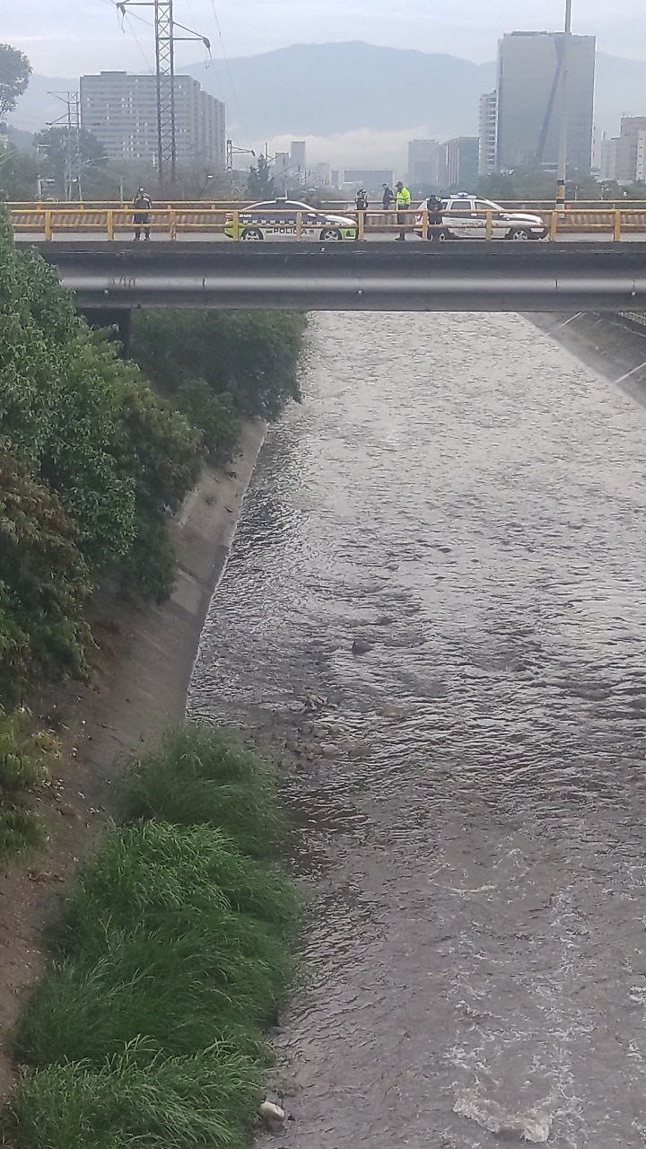 Se repite la historia: Una vez más hallan cadáver en aguas del río Medellín