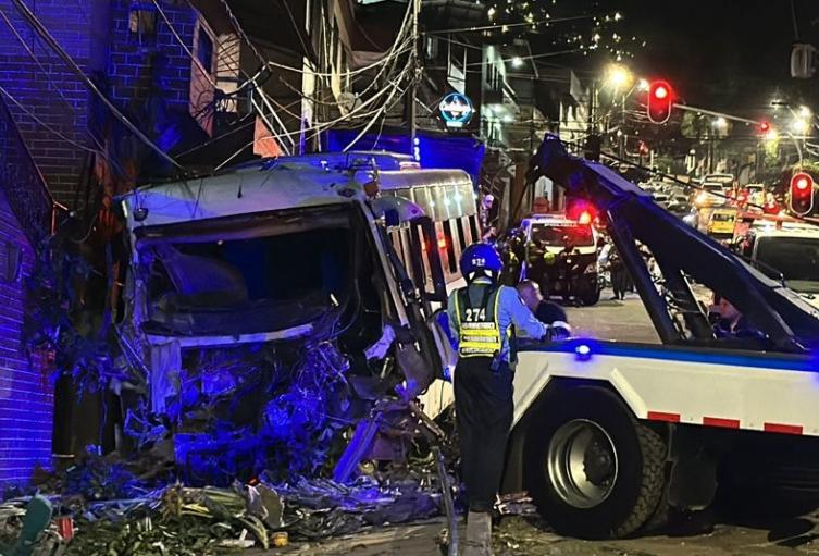 Carros sin frenos en Medellín han dejado cuatro muertos y 23 heridos