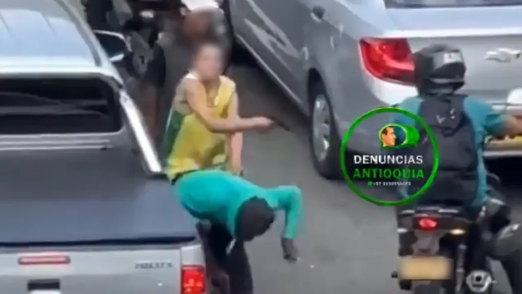 Con una pistola de juguete, menor de 15 años golpeó e intimidó a un habitante de calle en Medellín