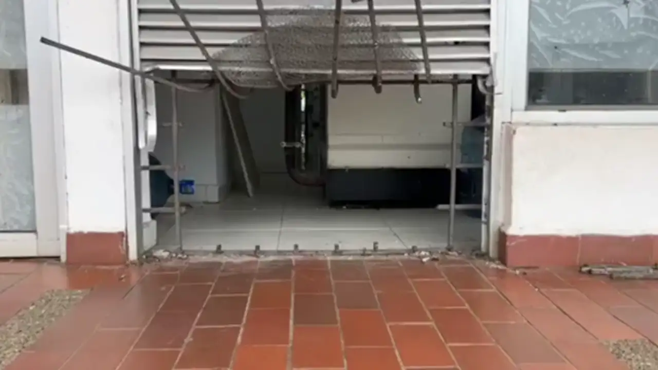 Ladrones amordazaron a vigilante y robaron más de 700 millones en un banco en Caucasia