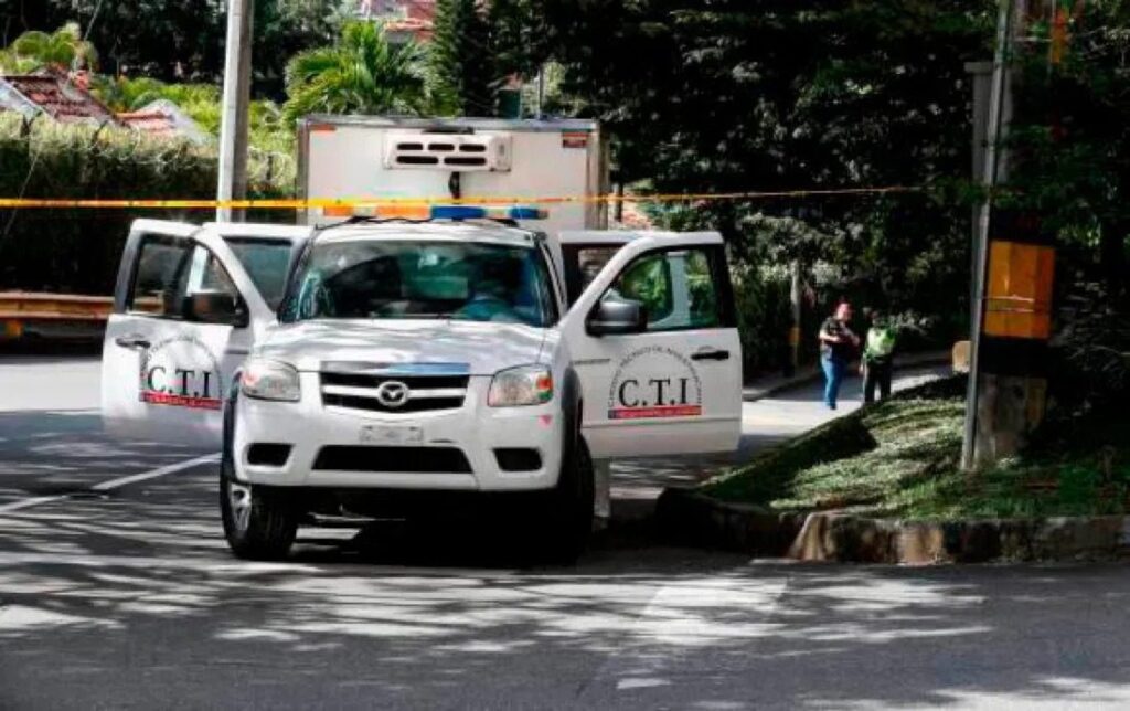 Macabro hallazgo de cuerpo envuelto en sábanas en una quebrada
