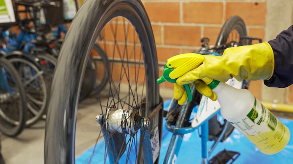 Medellín: Después de 5 años, más de mil bicicletas EnCicla fueron lavadas