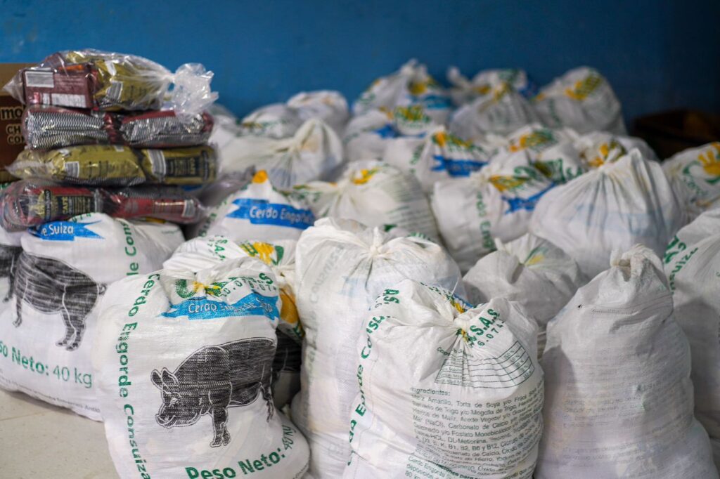 Primeras ayudas humanitarias en Chocó, tras bloqueo armado del ELN Primeras ayudas humanitarias en Chocó, tras bloqueo armado del ELN