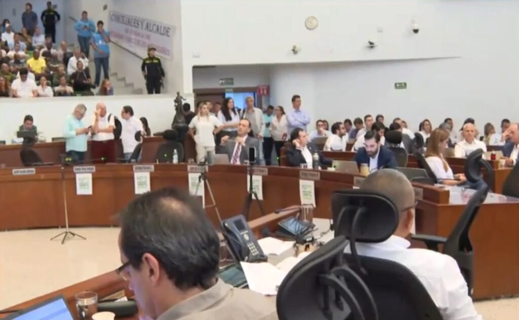 Se lleva a cabo último debate de la enajenación de acciones de EPM en Tigo-Une