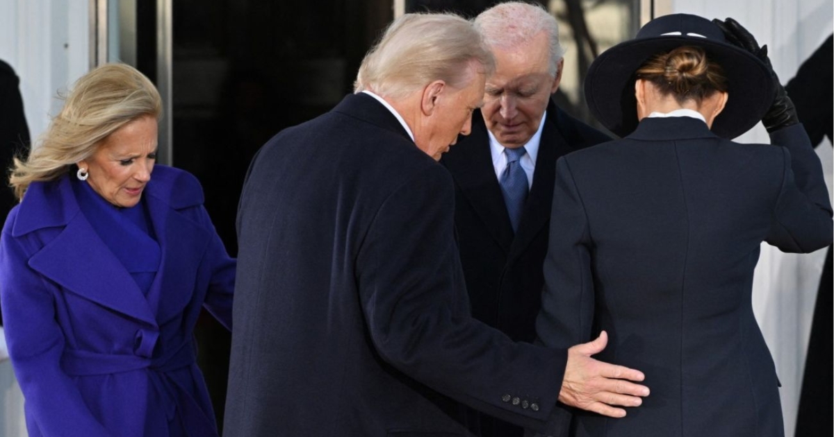 El inusual look de Melania Trump en la posesión de Trump