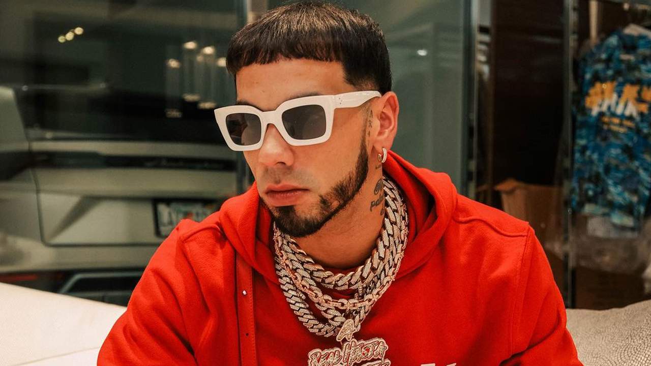 ANUEL BORRA TATUAJES DE EX