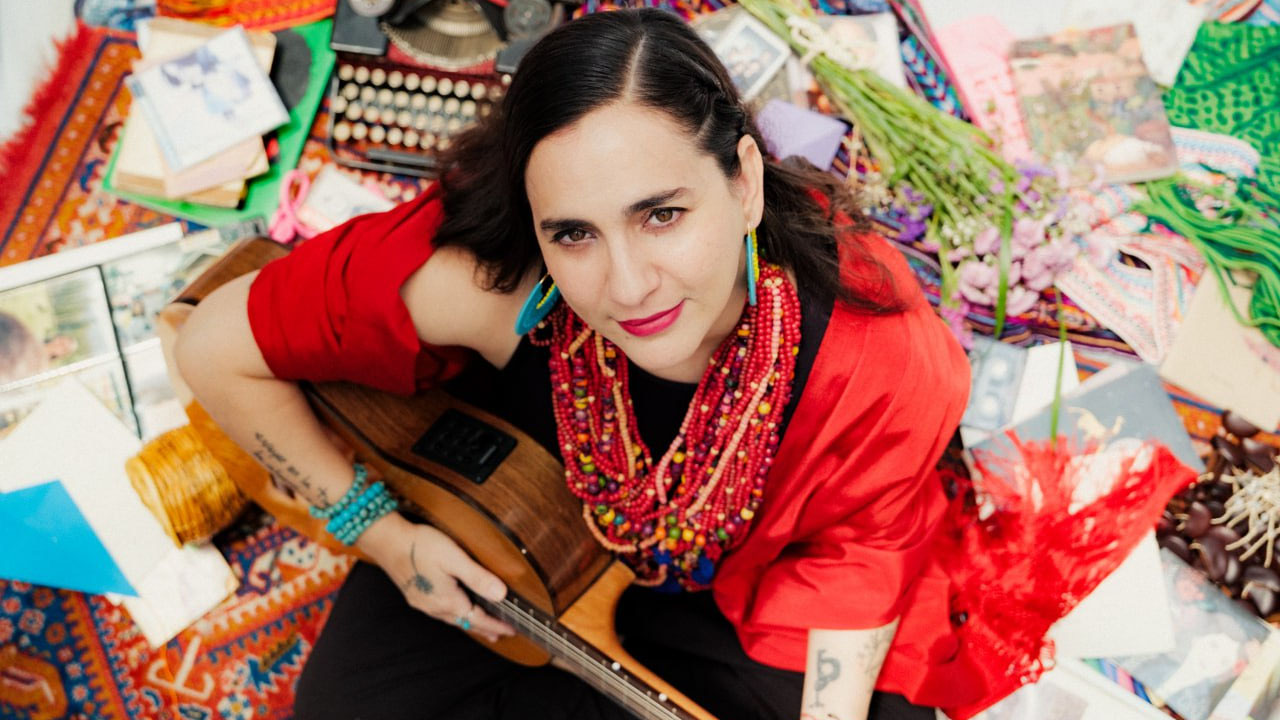 La Cantautora Marta Gomez Regresa a Bogota con Letra y Musica un Concierto Intimo que Celebra 25 Anos de Carrera