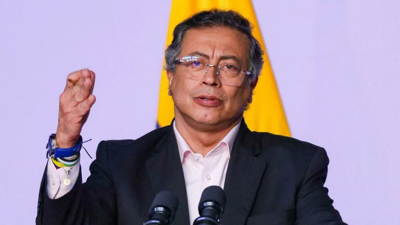 Petro sale en defensa de Venezuela: