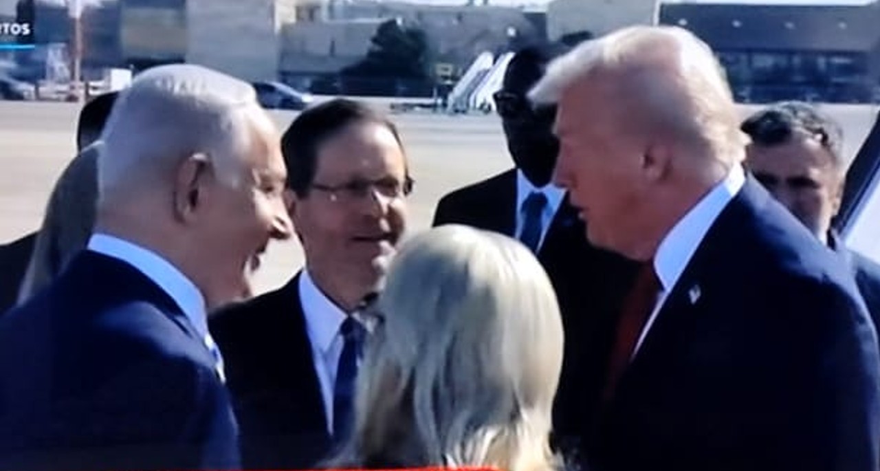 Donald Trump a la llegada a Israel, la mañana de ete lunes 13 de octubre, fue recibido por Benjamín Netanyahu
